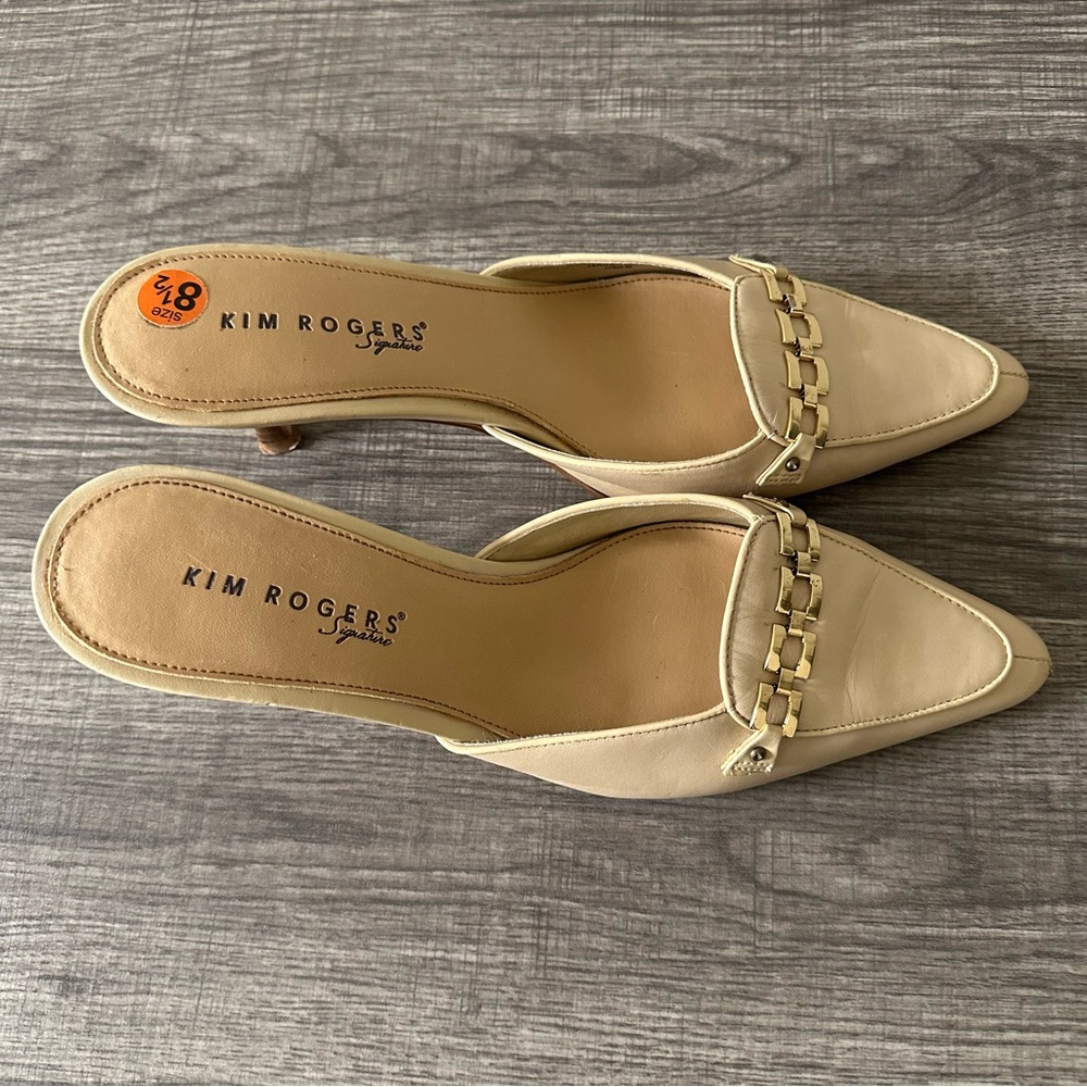 Kim Rogers Cream Pointed-Toe Kitten Heel Mules with Gold Chain Accent